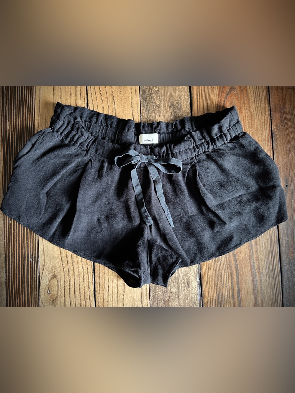 WILFRED • Aritzia Montrouge black crepe paperbag waist shorts clean girl minimal